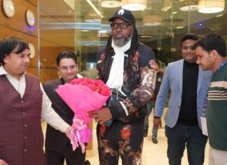 IVPL: क्रिस गेल पहुंचे ग्रेटर नोएडा, फैंस को सोमवार के बड़े मुकाबले का इंतजार IMG 20240225 WA0092