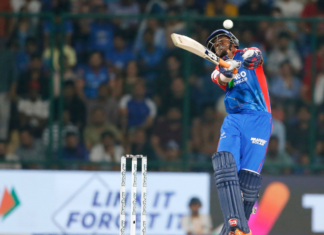 अभिषेक पोरेल ने एक हाथ से सिक्स लगाया porel bhai 1715719885