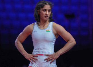 बैन के बाद डिप्रेशन में थीं विनेश, डॉक्टर बोले-रेसलिंग छोड़ो 1600x960 12830 indian wrestler vinesh phogat