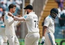 पूर्व भारतीय क्रिकेटर संजय मांजरेकर ने पुणे में हार के लिए भारतीय बल्लेबाजों को जिम्मेदार माना download