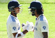 पर्थ टेस्ट में यशस्वी और राहुल की हाफ सेंचुरी Perth Test Indias strong start in the second innings Yashasvi Rahul hit half centuries total lead increased to 218 runs