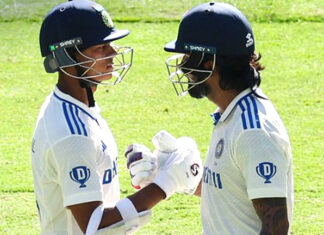 पर्थ टेस्ट में यशस्वी और राहुल की हाफ सेंचुरी Perth Test Indias strong start in the second innings Yashasvi Rahul hit half centuries total lead increased to 218 runs