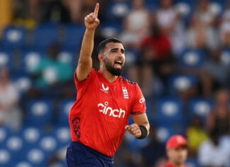 इंग्लिश गेंदबाज साकिब महमूद को भारत का वीजा में मिलने में देरी 2025 1image 18 53 179882185saqib mahmood visa dela