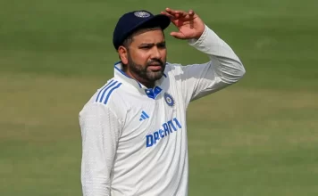 कप्तान रोहित ने सिडनी टेस्ट से खुद को बाहर किया ,जसप्रीत बुमराह ब्लेजर पहनकर भारत से टॉस कराने पहुंचे rohit sharma 680644155