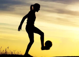 इस्लामी कट्टरपंथियों ने विरोध प्रदर्शन कर बांग्लादेश में फुटबॉल मैच रद्द करवाया women football