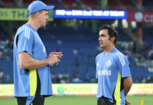 चैंपियंस ट्रॉफी 2025 से पहले भारतीय टीम को झटका: गेंदबाजी कोच मोर्ने मोर्कल पिता के निधन पर स्वदेश लौटे 2025 2image 11 19 006518459indian bowling coach re