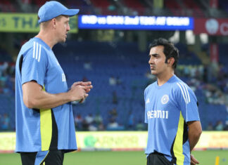 चैंपियंस ट्रॉफी 2025 से पहले भारतीय टीम को झटका: गेंदबाजी कोच मोर्ने मोर्कल पिता के निधन पर स्वदेश लौटे 2025 2image 11 19 006518459indian bowling coach re