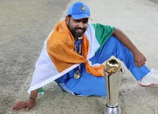 कप्तान रोहित शर्मा ने भारत को लगातार दूसरा आईसीसी खिताब दिलाया Rohit sharma with champions trophy ap photo