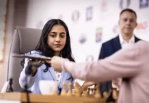 “दिव्या देशमुख ने FIDE विमेंस वर्ल्ड कप में फाइनल में जगह बनाई—पहली भारतीय महिला” 4 3 1753324182