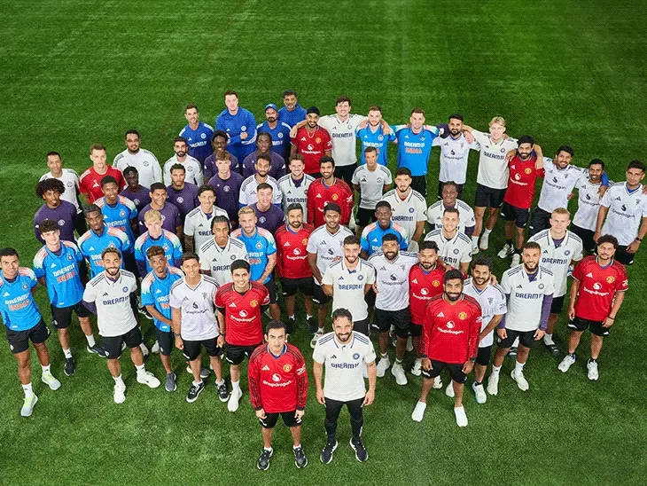 भारतीय क्रिकेट टीम ने मैनचेस्टर यूनाइटेड क्लब विजिट किया eod 17 1 1753023713