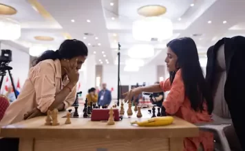“दिव्या देशमुख और कोनेरू हम्पी पहुँचीं FIDE वुमेन्स वर्ल्ड कप के सेमीफ़ाइनल में” unnamed 1 1753155848