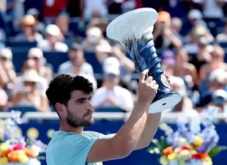 कार्लोस अल्काराज़ ने सिनसिनाटी मास्टर्स 2025 का खिताब जीता—फाइनल में जिनक साथी सिनर की बीमारी के कारण मैच बीच में रिटायरमेंट” image resize color correction and ai 63 1755567658