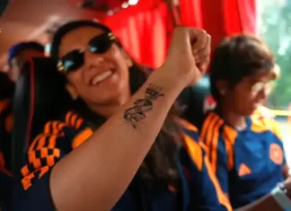 वर्ल्डकप जीतने के बाद हरमनप्रीत–स्मृति ने ट्रॉफी का टैटू बनवाया g4 bwvtwaaaey1p 1762331958