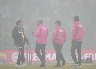 कोहरे की चादर में ढका मैदान, IND-SA चौथा टी-20 मुकाबला रद्द FOG AT THE EKANA STADIUM 1765981726863