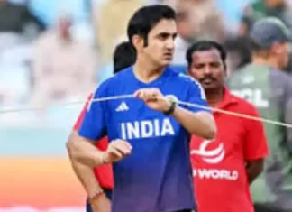 रवि शास्त्री का बड़ा बयान—‘हार की जिम्मेदारी सिर्फ कोच की नहीं’, टीम के सामूहिक प्रदर्शन पर जोर image resize color correction and ai 2025 12 08t11 1765175026