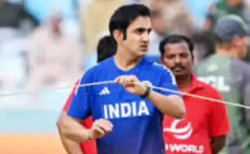 रवि शास्त्री का बड़ा बयान—‘हार की जिम्मेदारी सिर्फ कोच की नहीं’, टीम के सामूहिक प्रदर्शन पर जोर image resize color correction and ai 2025 12 08t11 1765175026