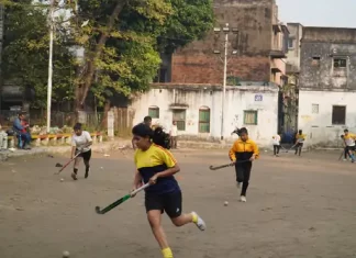 कोलकाता की संकरी गलियों से निकली नई उम्मीद, हॉकी मैदान बदल रहा बच्चों का भविष्य orig new project 2026 05 08t123710977 1778224429